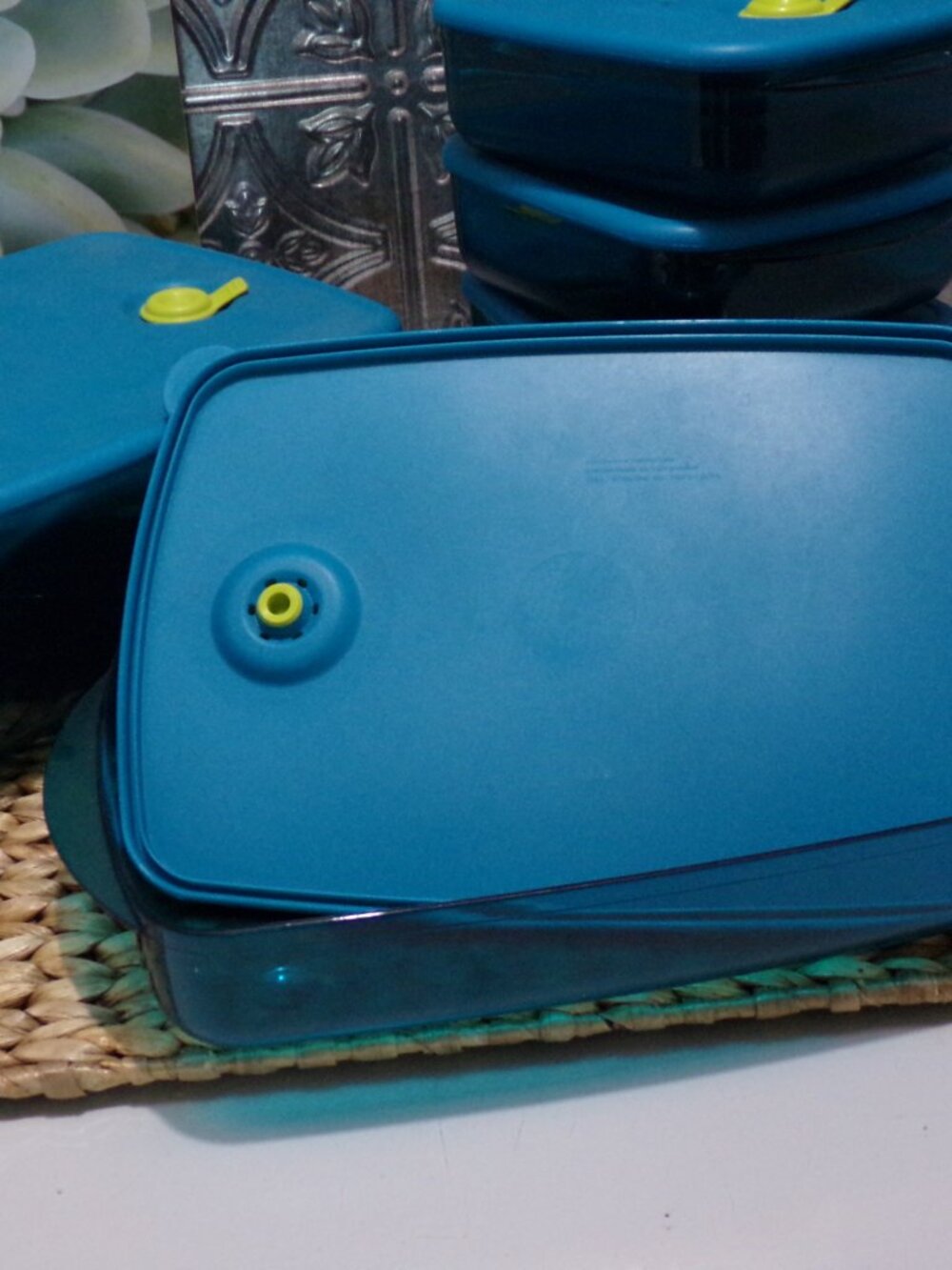 Tupperware Vent 'N Serve microwave safe set - Picture 3 of 4